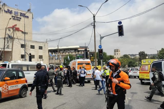  Un hombre resultó herido en un ataque con arma blanca cerca de la Puerta de Herodes en Jerusalén. (photo credit: UNITED HATZALAH‏)