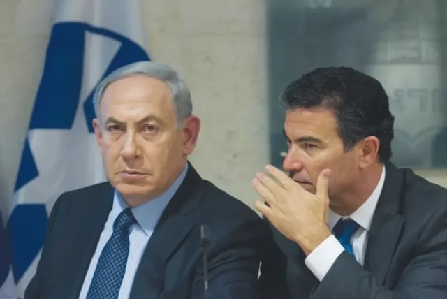  Yossi Cohen y Benjamin Netanyahu (photo credit: MIRIAM ASTER/FLASH90)