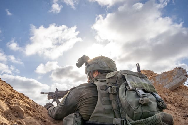  An IDF sniper in the Gaza Strip (photo credit: IDF SPOKESPERSON'S UNIT)