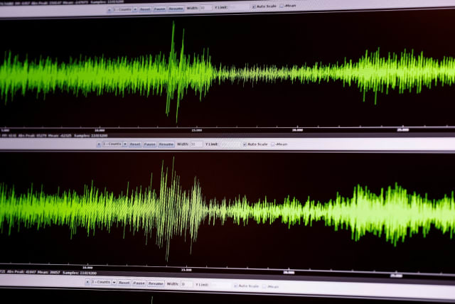  Seismic waves are seen on a screen during a demonstration of an earthquake early warning system which triggers sirens if a nationwide network of 120 seismic monitoring stations detects a strong earthquake, at the Geological Survey of Israel in Jerusalem. 