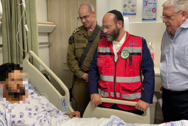  Rabbi Yossi Erblich visiting a wounded soldier (photo credit: DAVID ZAR)