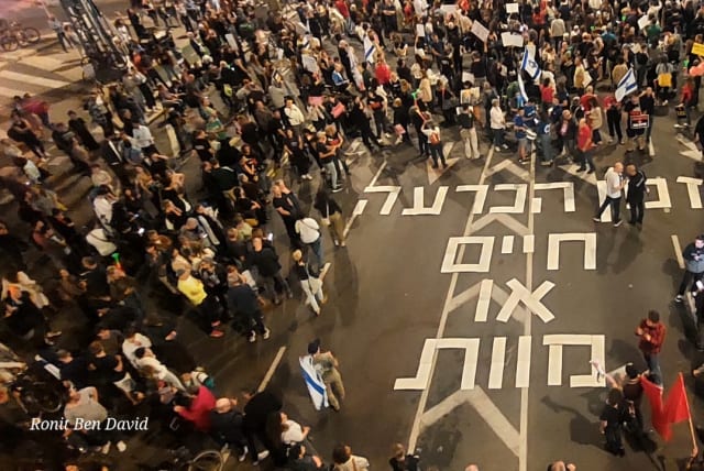 Protesters gather at Tel Aviv, calling "decision time - life or death." May 6, 2024. (photo credit: Ronit Ben David)
