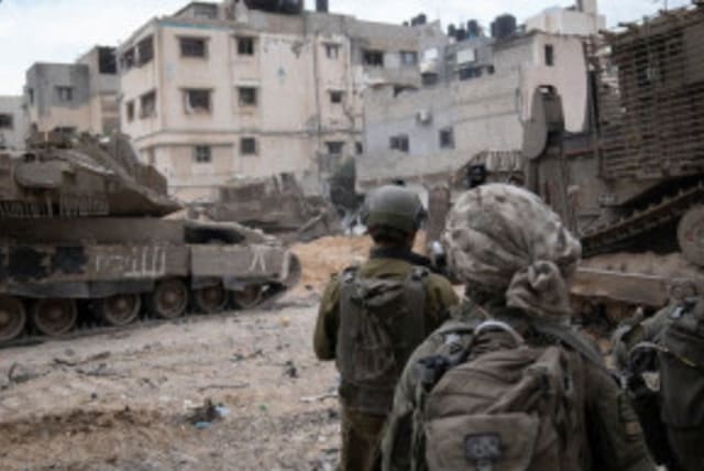 Militares israelíes operan en la Franja de Gaza durante una tregua temporal entre Israel y Hamás, el 27 de noviembre de 2023. (photo credit: IDF SPOKESPERSON UNIT)