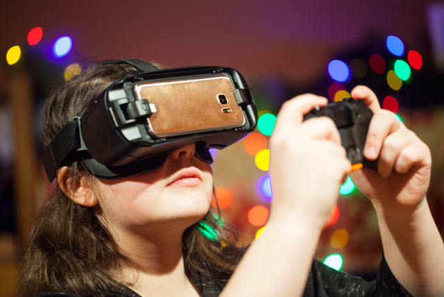 Girl wearing phone VR goggles. Uploaded on 8/5/2024 (photo credit: FLICKR)