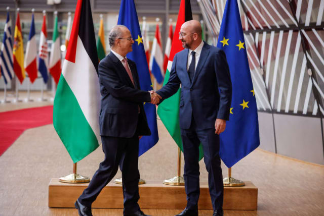  El primer ministro palestino, Mohammad Mustafa, es recibido por el presidente del Consejo Europeo, Charles Michel, en Bruselas, Bélgica, el 26 de mayo de 2024. (photo credit: REUTERS/Johanna Geron)