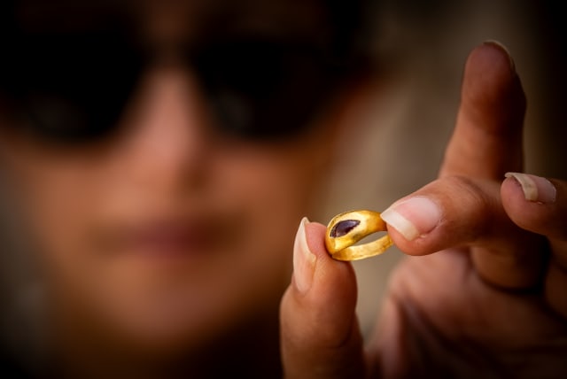  A 2,300-year-old gold ring found at the Givati Parking Lot, outside Jerusalem's Old City, May 27, 2024 (photo credit: YONATAN SINDEL/FLASH90)