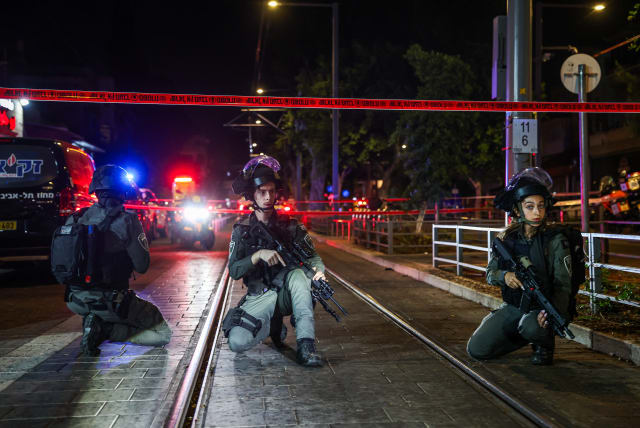  Israeli security at the scene of a shooting attack in Jaffa, October 1, 2024 (photo credit: ITAI RON/FLASH90)