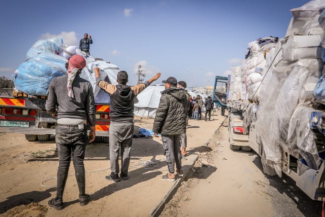  Palestinian trucks loaded with humanitarian aid cross into Gaza through the Kerem Shalom crossing, February 17, 2025