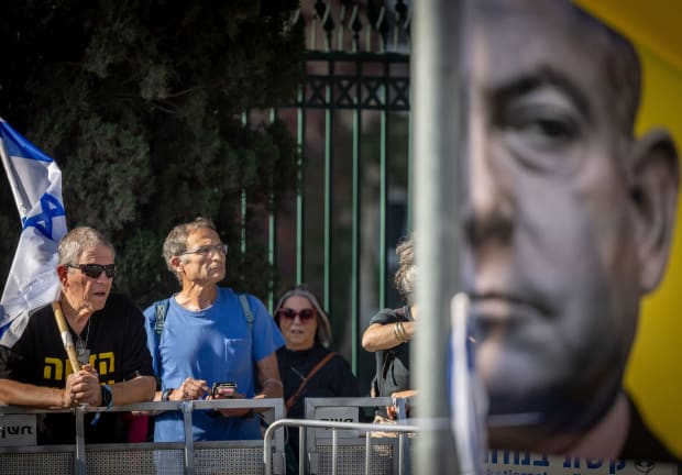  Israelis protest against Israeli Prime Minister Benjamin Netanyahu, outside the Knesset, the Israeli parliament in Jerusalem, December 4, 2023.