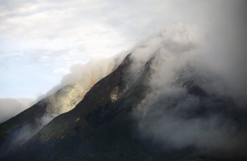 465_Indonesian volcano