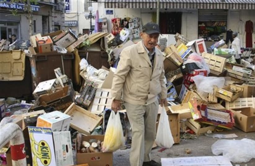 Man in French trash - Gallery