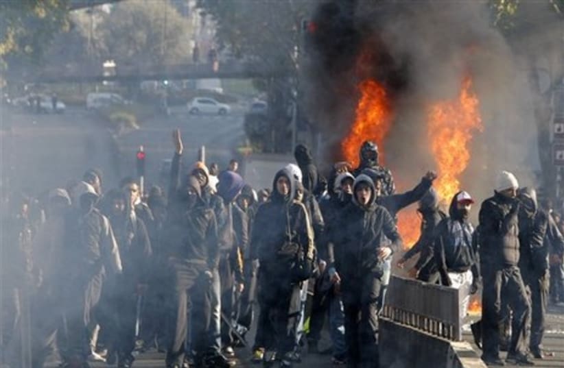 Nanterre riot police french strikes - Gallery