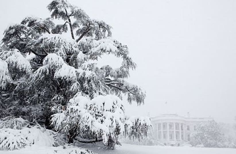 White House in snow FOR GALLERY