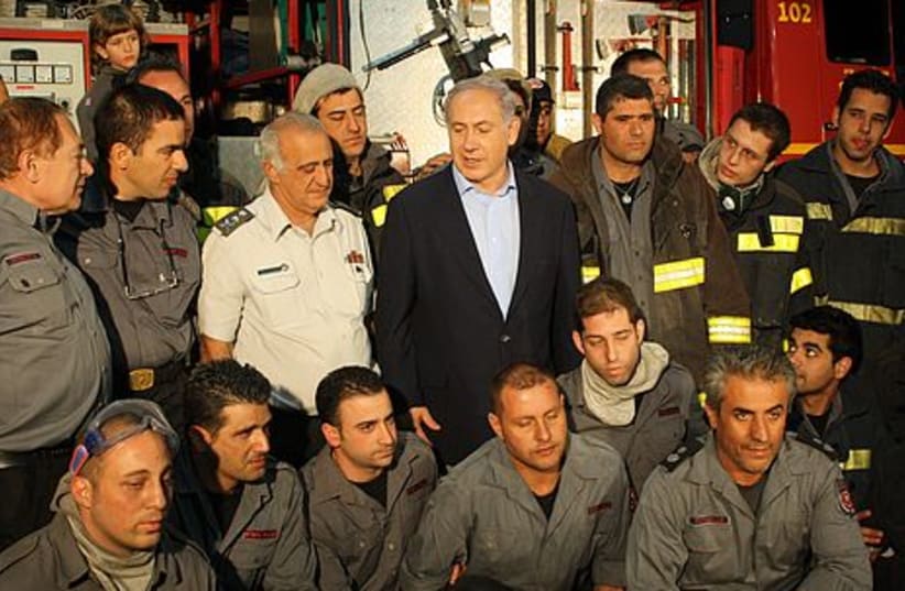Bibi and firefighters FOR GALLERY
