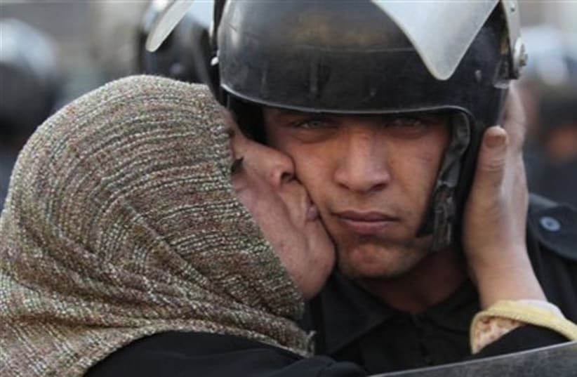 Egypt protester kissing cop - Gallery