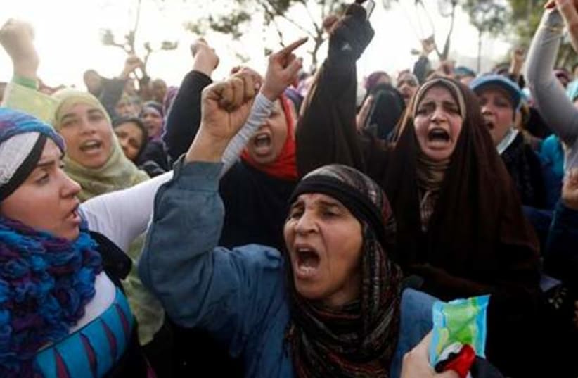 Egyptian women protest 520