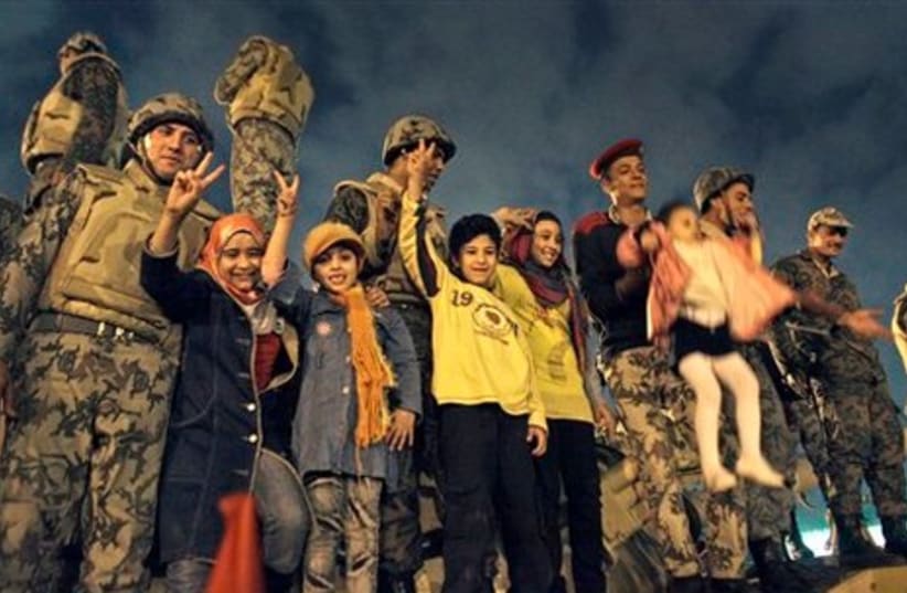 Egyptians soldiers celebrate children 465 Gallery