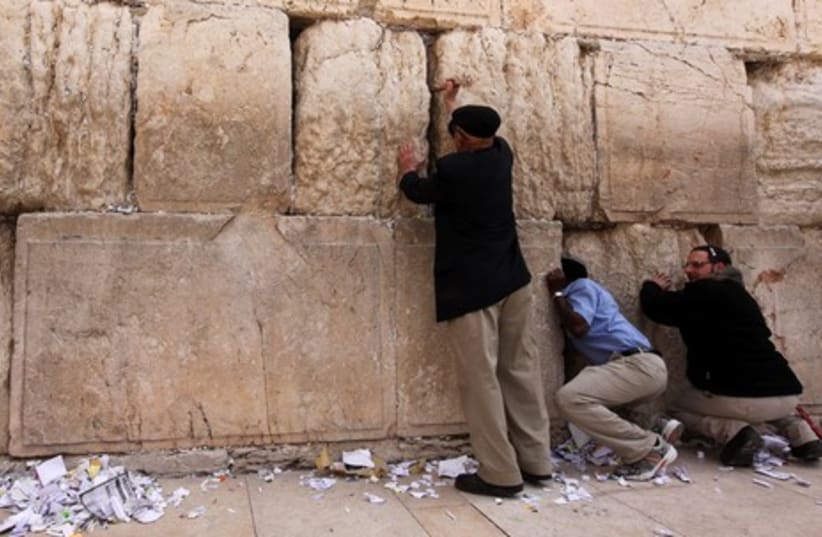 Cleaning notes at Kotel 465  4