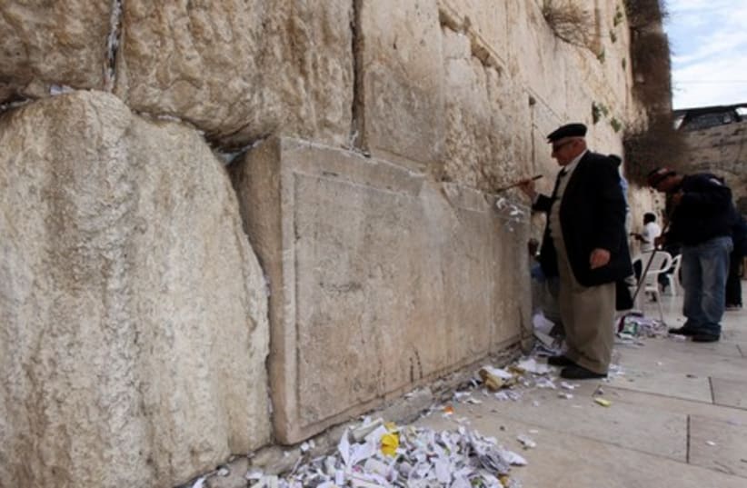 Cleaning notes at Kotel 465  6