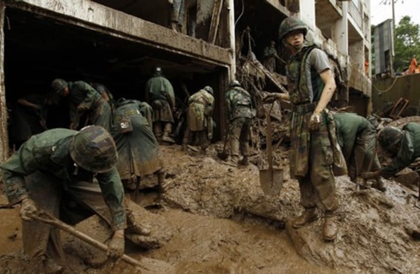 Korea mudslide 465 R 6