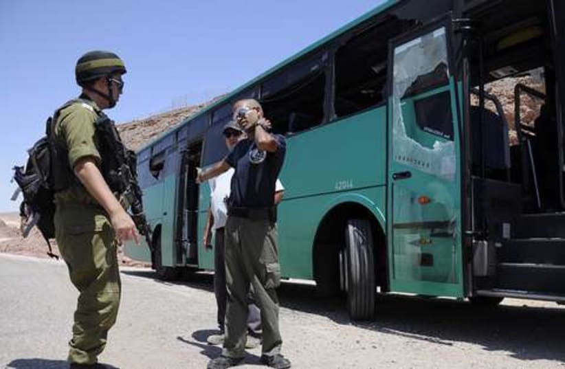 Eilat bus and soldiers 521