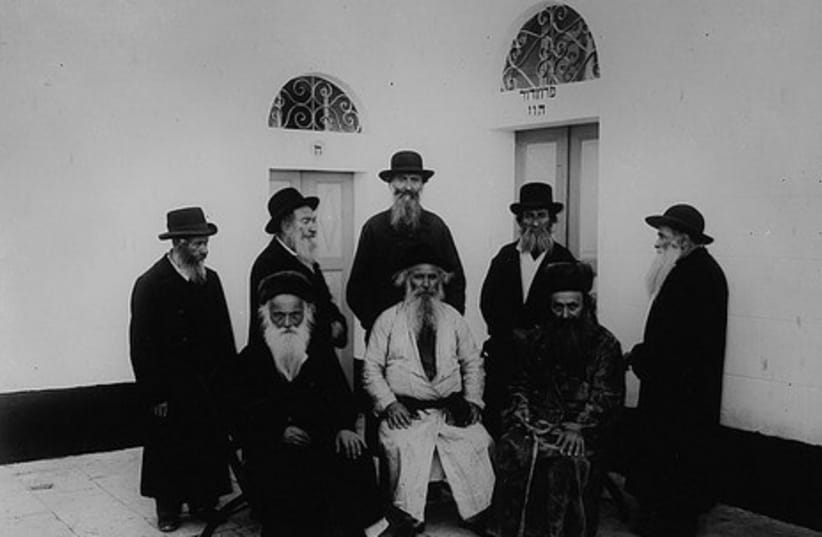Group of old Jewish men (1900) GALL