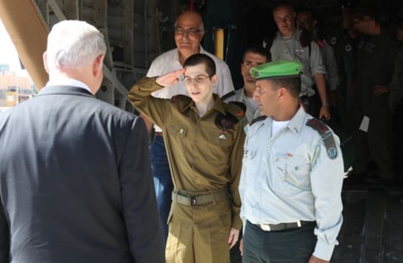 Gilad Schalit saluting  GPO 465