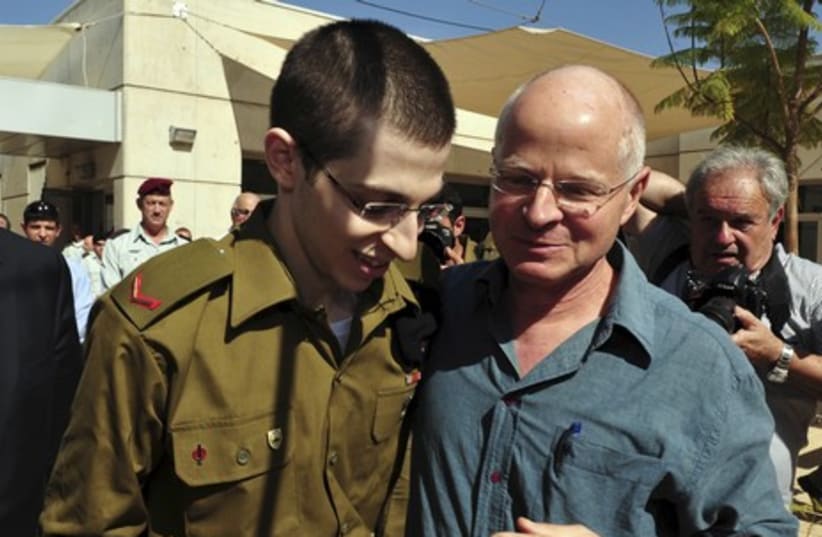 Gilad Schalit returns home from captivity 