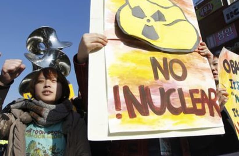 Students demand the abolishment of nuclear weapons