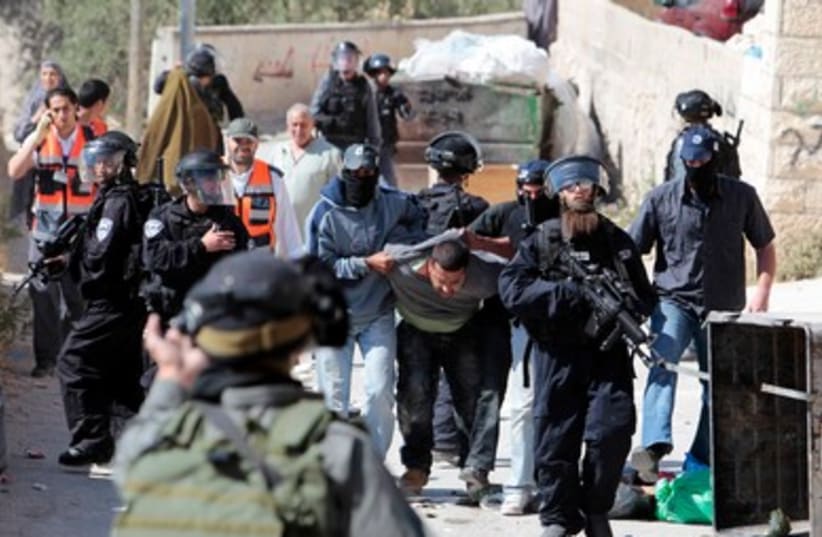 Palestinian man arrested in Isawiya