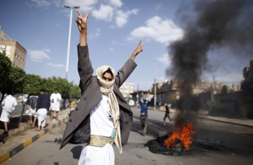 Protests outside US Embassy in Sanaa, Yemen GALLERY (R)