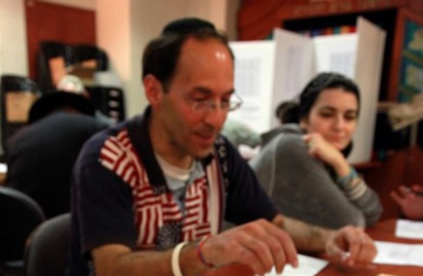 Gallery: Americans in Israel cast their ballots for US elect