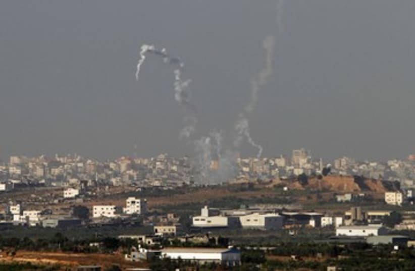 Trails of smoke from Gazan rockets 390
