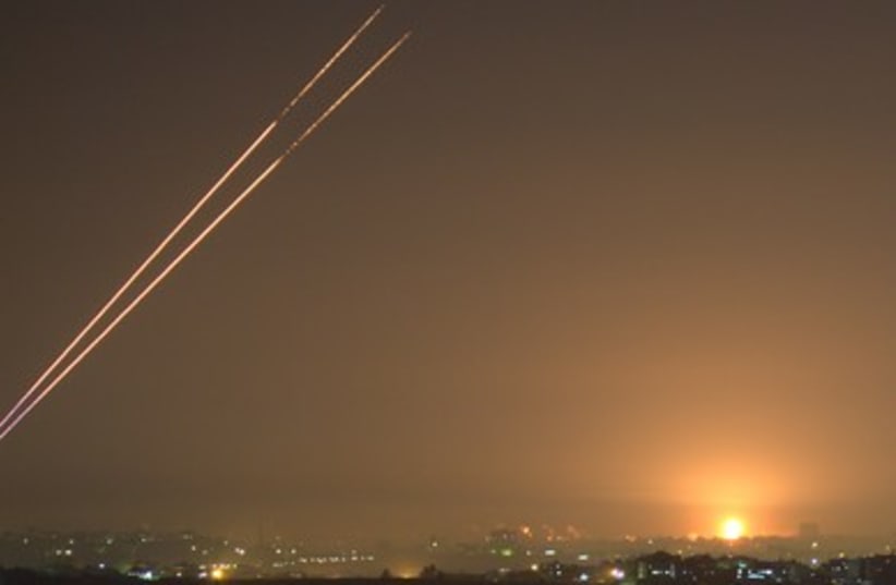 Kassam missiles and IDF bombs in Gaza ahead of cease-fire 39