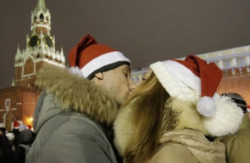 Kissing at midnight in Russia 390