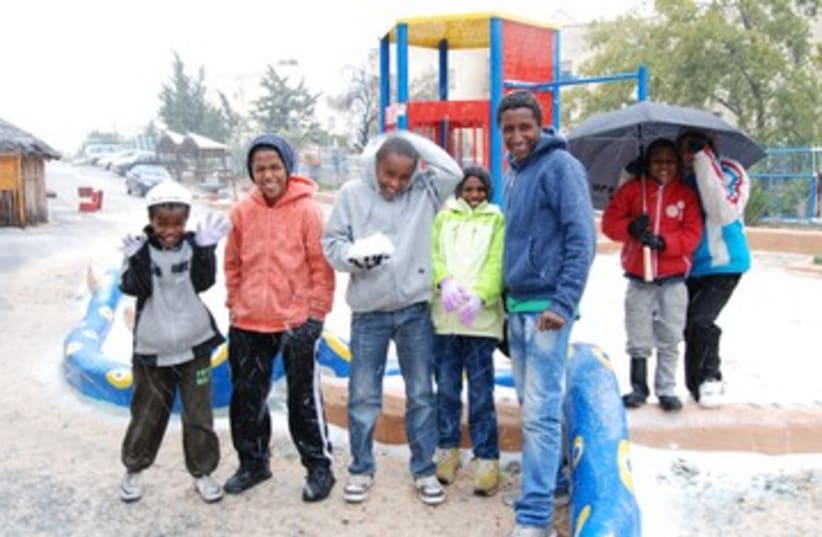 First snow for African migrants 390