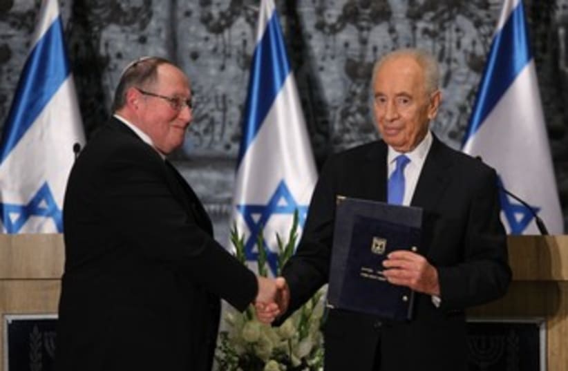 Peres receives election results from Rubinstein 370