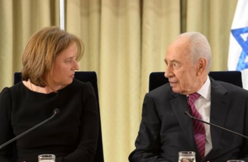 Tzipi Livni and President Peres meet 390