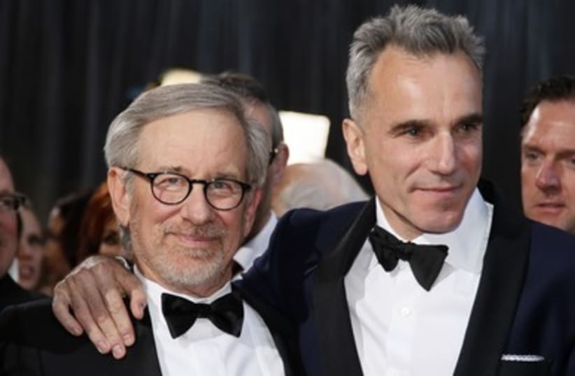 Steven Spielberg and Daniel Day-Lewis 390