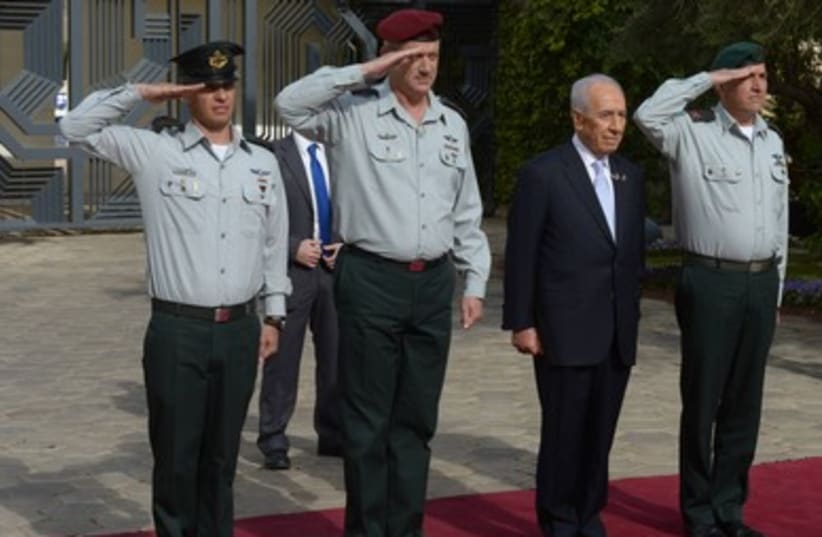 Peres and Gantz with soldiers Independence Day 390