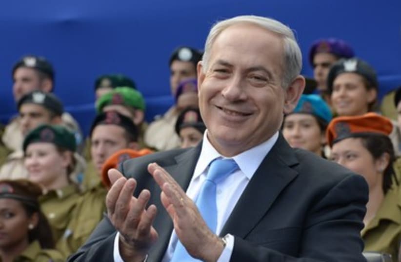 Prime Minister Netanyahu at Singing Independence 390