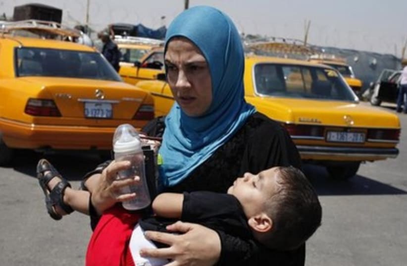 Palestinian mom and child at Rafah390
