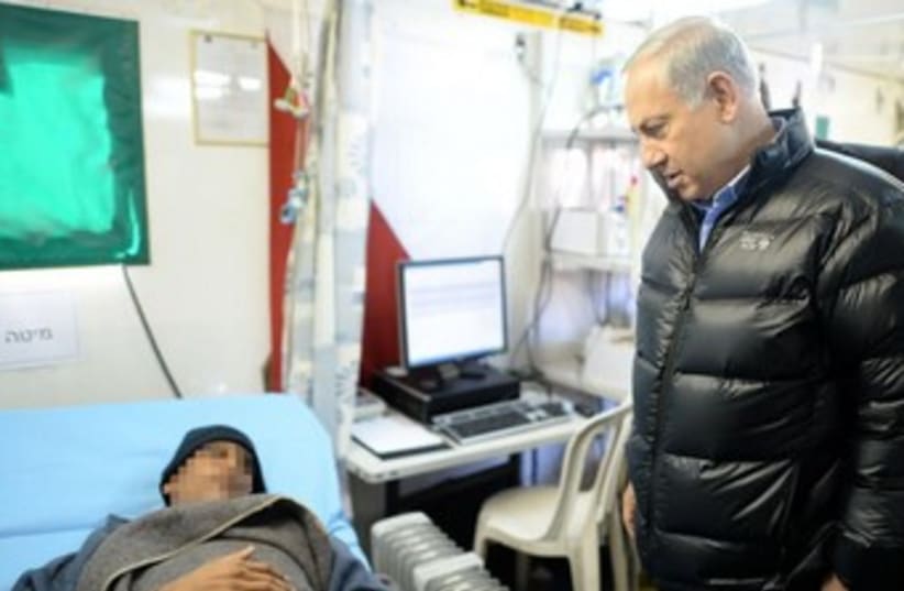 Netanyahu looks at Syrian patient IDF field hospital
