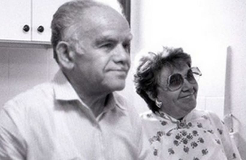 Knesset exhibit: Yitzhak Shamir and wife 1988