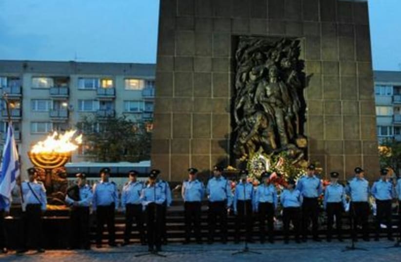 An Israel Police delegation visits the memorial honoring those who took part in the Warsaw Ghetto uprising.