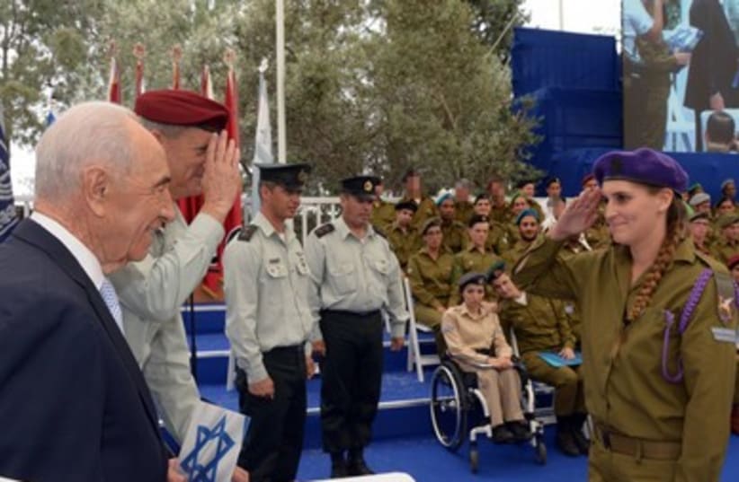 President Shimon Peres hosts Independence Day festivities at the President's Residence in Jerusalem, May 6, 2014.
