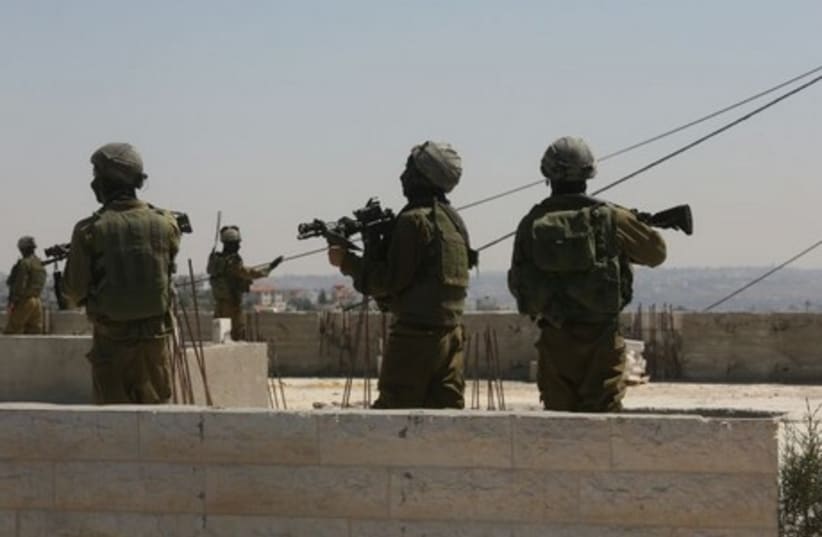 IDF raid Hebron mosque