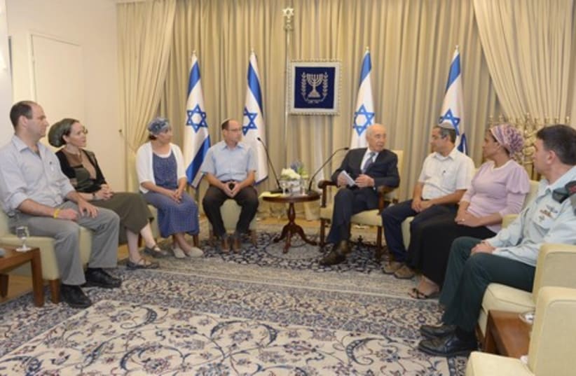 President Peres meets with kidnapped youths families