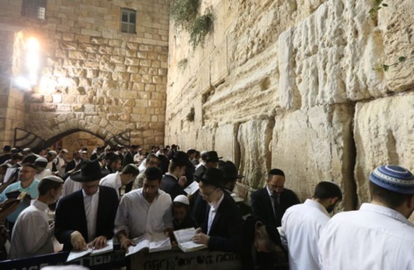 Prayer at western wall for IDF soldiers 