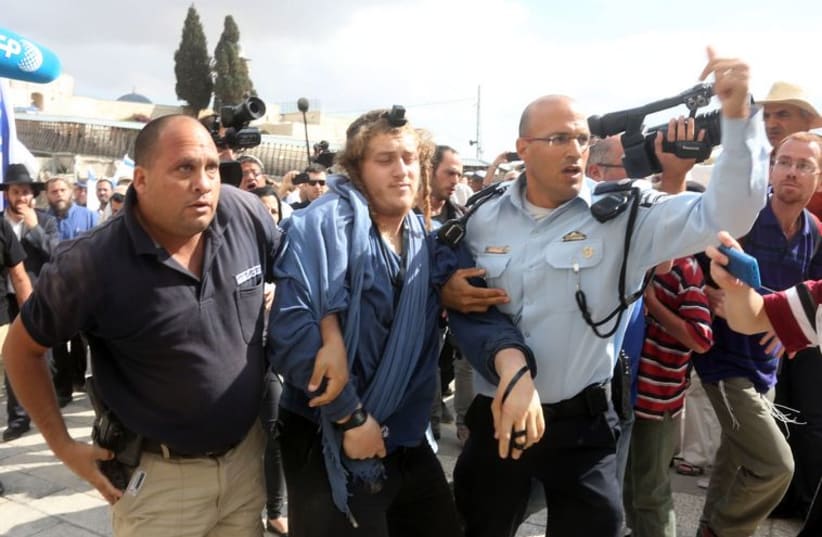 Authorities detain activist who tried to storm Mugrabi bridge